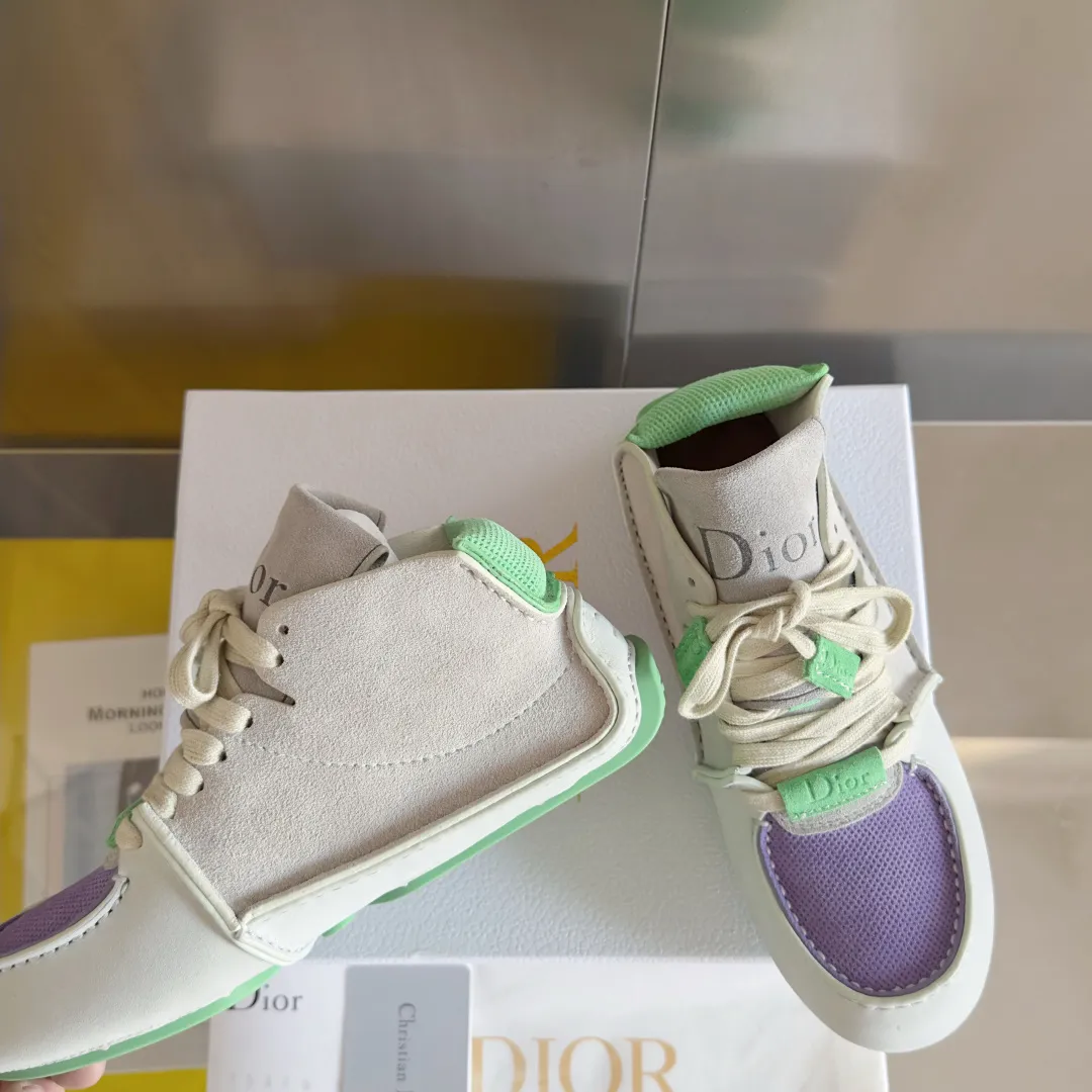 Men's shoes 💰680 Top version: Dior Roadie series catwalk couple style handmade casual sports shoes delivery counter exquisite packaging 🛍📦 ▪️Material: original custom imported first-layer cowhide ▪️Inner lining: original custom leather lining ▪️Sole: original molded anti-slip rubber material ▪️Sole thickness: 2CM ▪️Size: women's 35-40 / Men's 39-45
